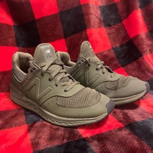 Boys New Balance size 4.5